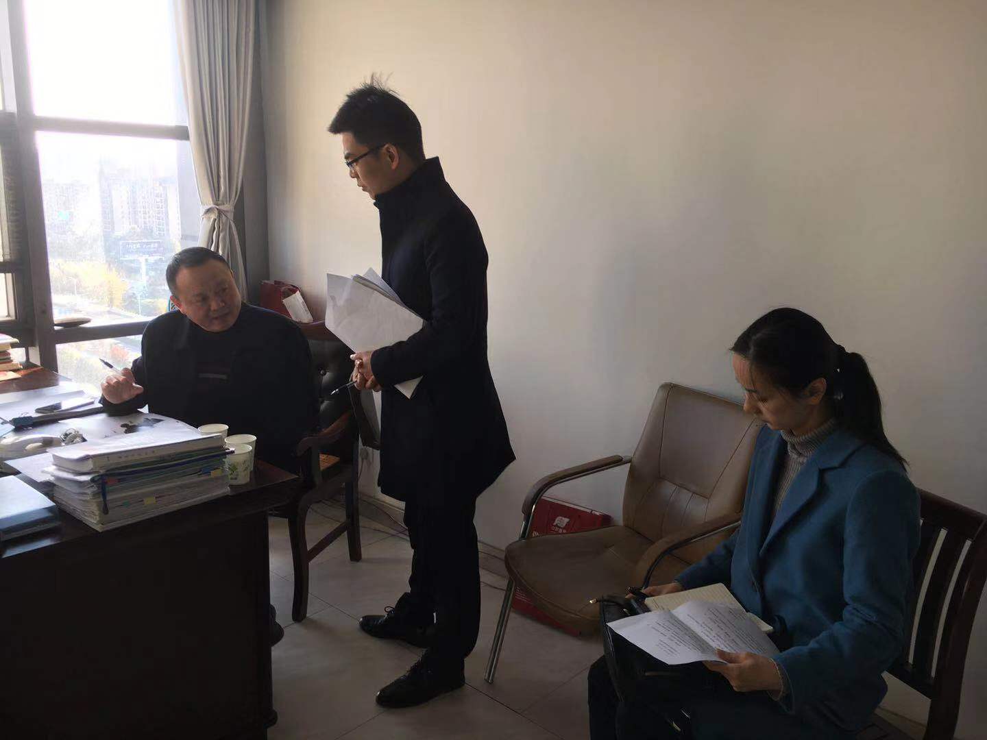 項目組與農(nóng)業(yè)農(nóng)村局領(lǐng)導(dǎo)溝通交流.jpg